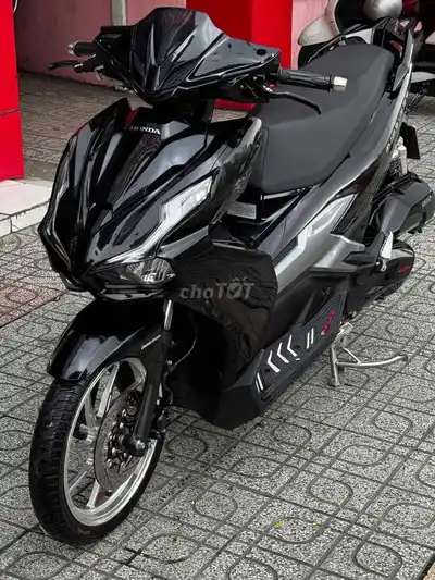 Honda Air Blade 125 2025 г.в., глянцевый черный, состояние нового