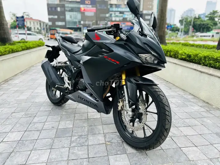 Honda CBR 2024 Черный спортивный мотоцикл в оригинале