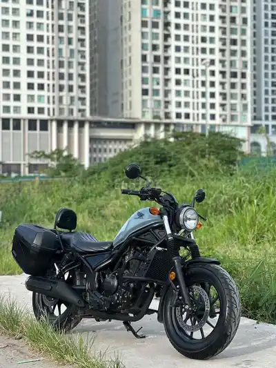 Honda Rebel 300 в синем цвете