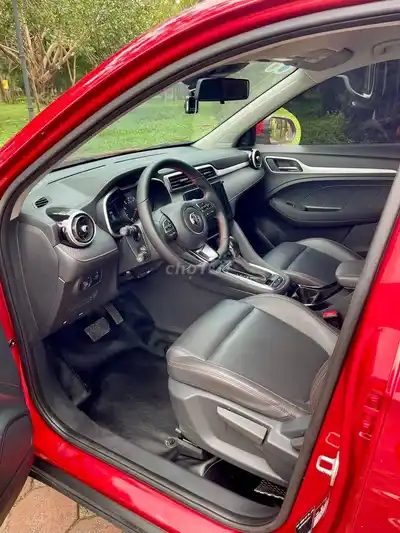 MG ZS красный