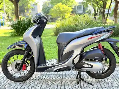 Honda SH Mode 2023 серебристо-черный
