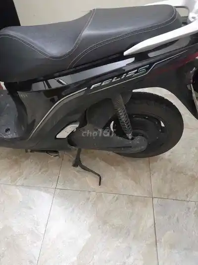 Черный электрический скутер VinFast Feliz S