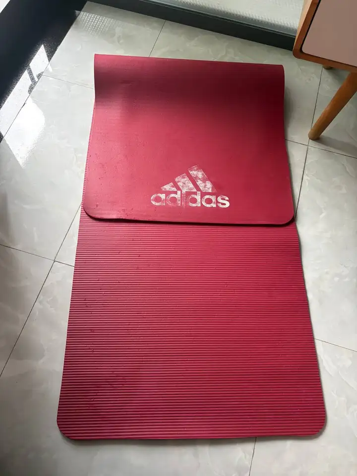 Вероспирон 9 таблеток, коврик для спорта Adidas, колпаки на день рождения