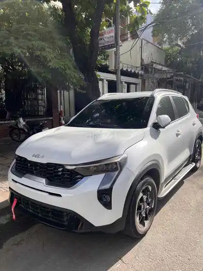 Kia Sonet Luxury 2024 белый