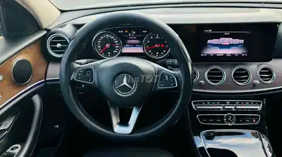 Мерседес-Бенц E200 2016, серебристый