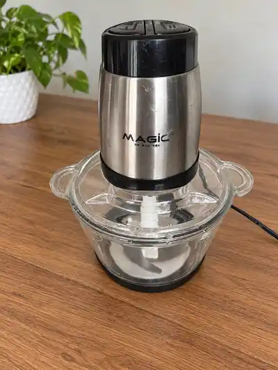 Комплект постельного белья и электрический измельчитель MAGIC