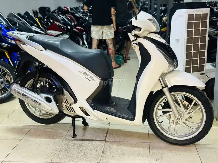 МОТОЦИКЛ THỊNH PHÁT - SH 125I БЕЛЫЙ ОРИГИНАЛ УХОЖЕННЫЙ ПРХ ХАНОВОЙ