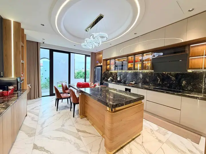 Дом 3 этажа, 3 спальни, 100 м²