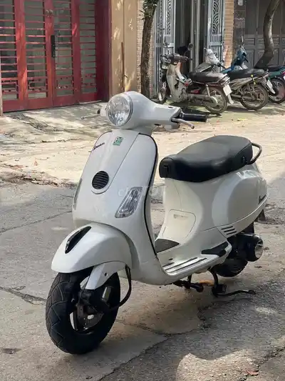 Скутер Piaggio Vespa белый 125cc ie с электронным впрыском