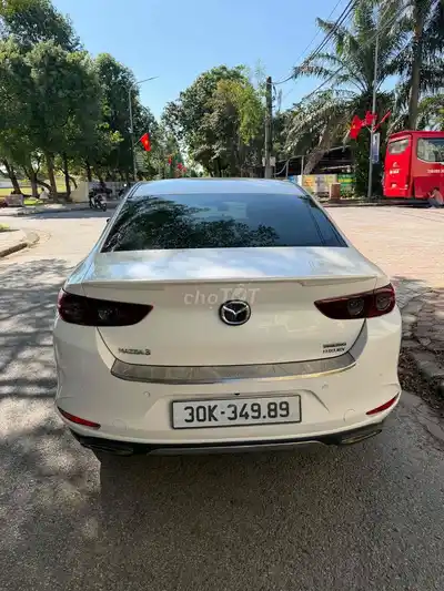 Mazda 3 Luxury 2023 Белая 75 000 км