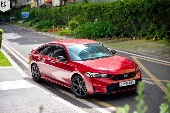 Honda Civic RS 2.0 eHEV 2025, гибрид, пробег 15 тыс. км