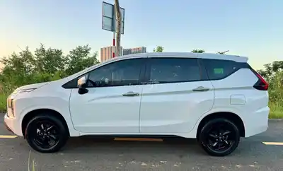 Mitsubishi Xpander 2026 AT. Пробег 25 тыс. км. Белый