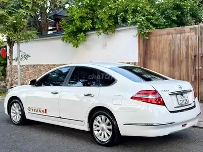 Nissan Teana 2.0AT 2010 белый автомат