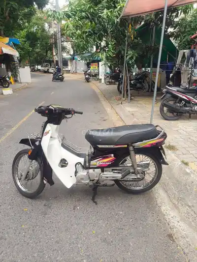 Китайский Honda Dream, коричнево-белый, госномер 43