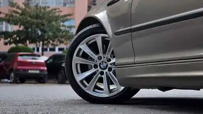 BMW 325i Sport коричневый 5 мест