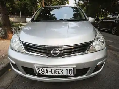 Nissan Tiida Hatchback 2010 Автомат Серебристый 88.799 км