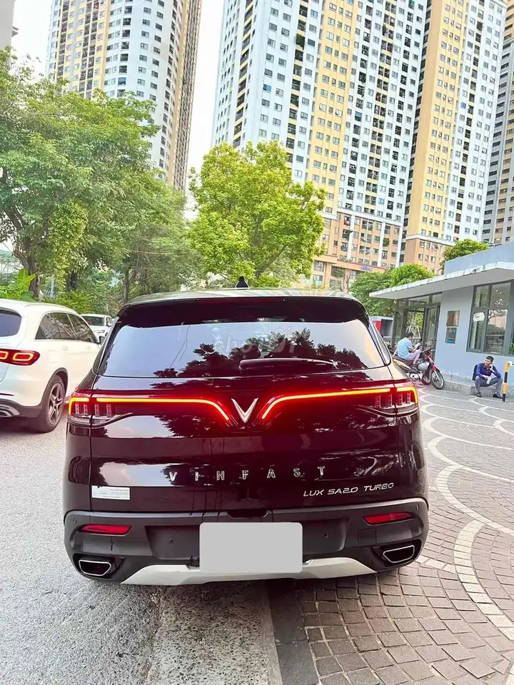 VinFast LUX SA2.0 2021 Base черный