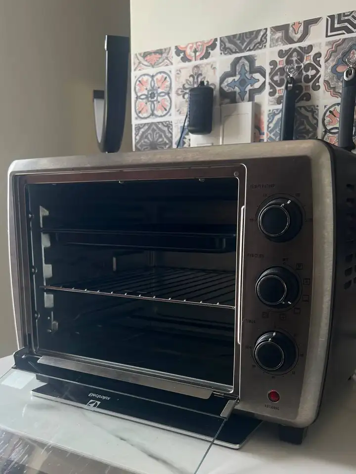 Электрическая духовка Electrolux EOT30MXC