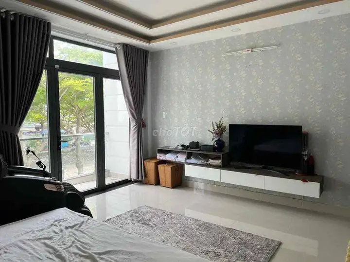 Аренда дома, фасад дороги 20м, 90м2, 3 этажа, 22 млн
