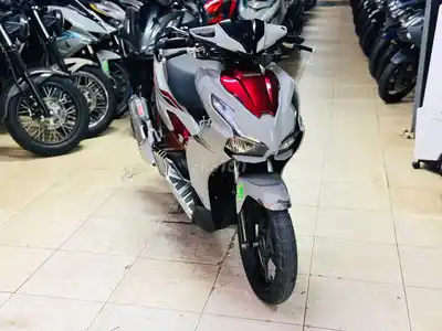 ПРОЦВЕТАЮЩИЙ МОТОЦИКЛ-HONDA AIR BLADE 125 СЕРЫЙ КРАСНЫЙ СПОРТ