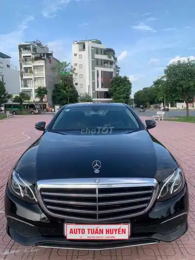 Mercedes Benz E200 2016 Черный 85000 миль в супер состоянии