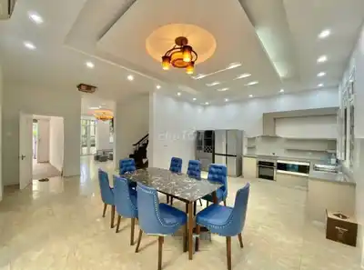 Аренда виллы в Сипутра, 180 кв.м, 3 этажа, 5 спален