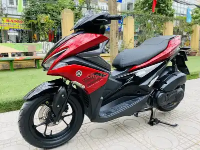 Yamaha NVX 155 Красный сливовый автомобиль, красивый автомобиль с плавным ходом