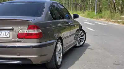 BMW 325i Sport коричневый 5 мест