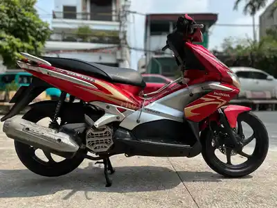 Honda Airblade последней серии с 6-спицевыми дисками