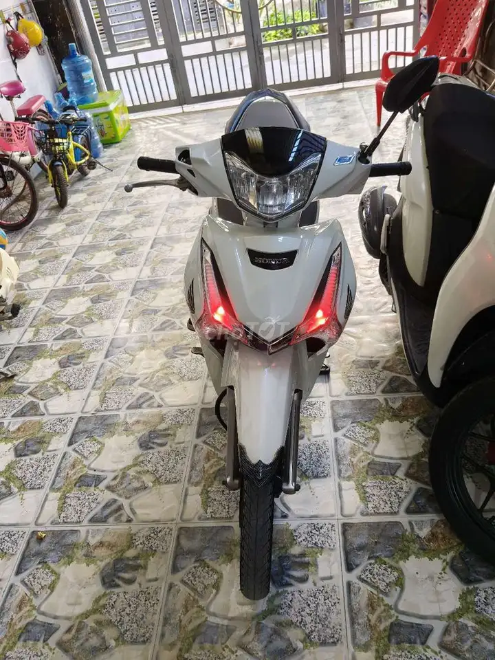 Honda Future 2024 белая 18000 км 99% новая
