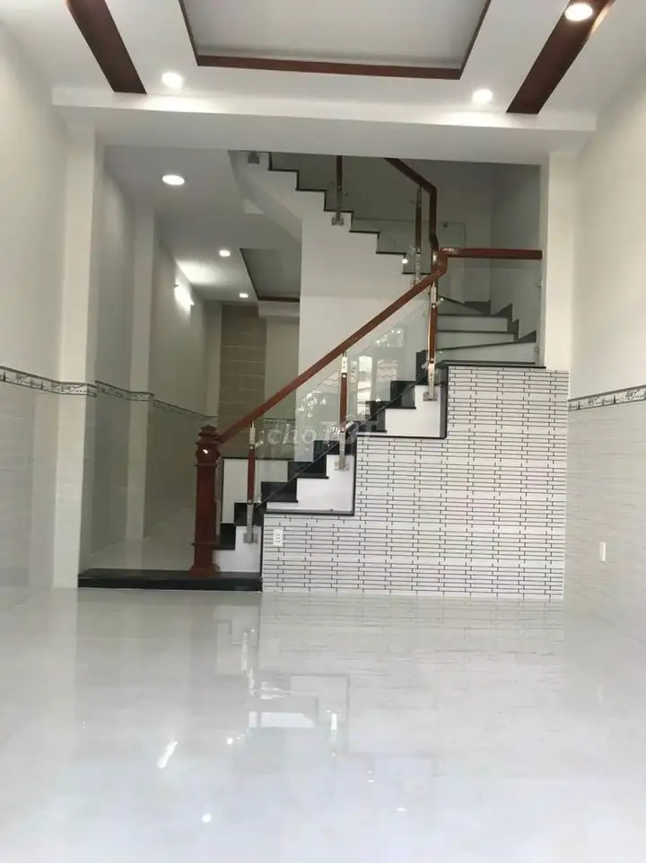 Аренда дома, фасад 42A Hoa Sứ, P.7, Q. Phú Nhuận
