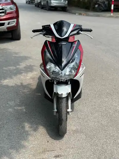 Honda Airblade 110i 2012 Красно-белый оригинал в отличном состоянии