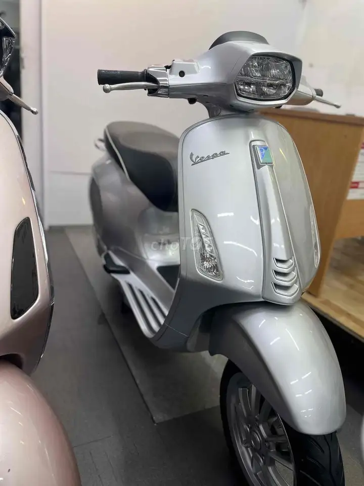 Piaggio Vespa Sprint IGET ABS Сребристый