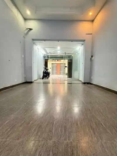 Дом с подъездом для грузовиков — Куанг Чунг, 5x12м, 60м2, 2 спальни, 2 санузла