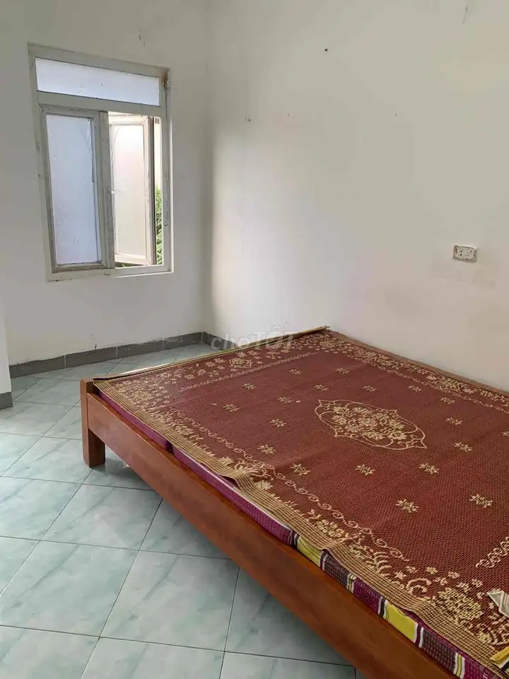Сдаю комнату 15 м², ул. Нгуен Ван Линь, район Тхык Бан