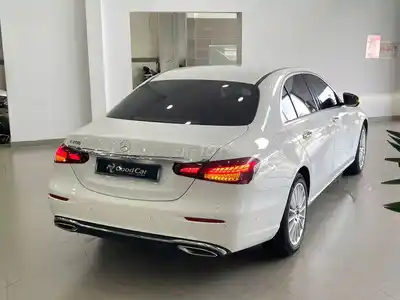 Эксклюзивный автомобиль Mercedes-Benz E200 V1 2022 Очень красивый