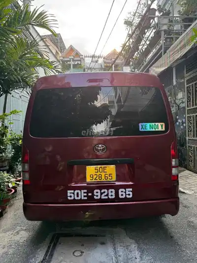 Toyota Hiace Дизель 3 места Красный