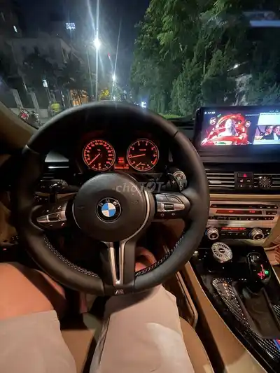БМВ 320i (E90) 2010 красный