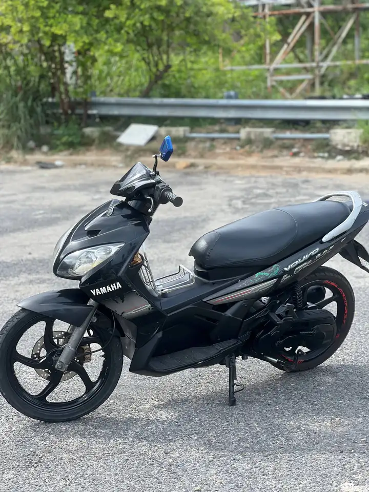 Скутеры Yamaha Nouvo 2 и Suzuki Hayate