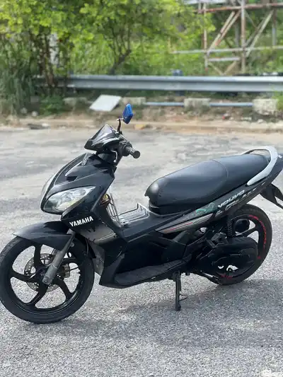 Скутеры Yamaha Nouvo 2 и Suzuki Hayate