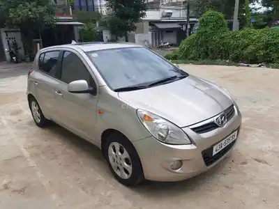 Hyundai i20 2012 хэтчбек с автоматической коробкой передач из песочного золота