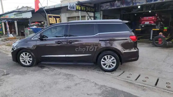 Kia Sedona 2019 дизель, коричневый