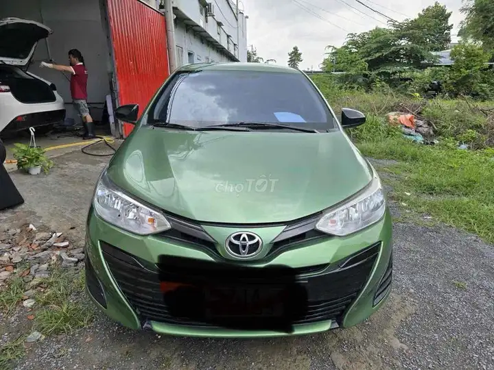Toyota Vios зеленый 5 мест