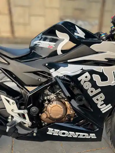 Honda CBR 150R ABS 2025 черный Япония почти новый