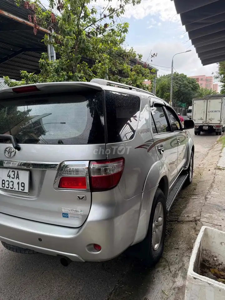 Toyota Fortuner 2010 серебристый 7 мест
