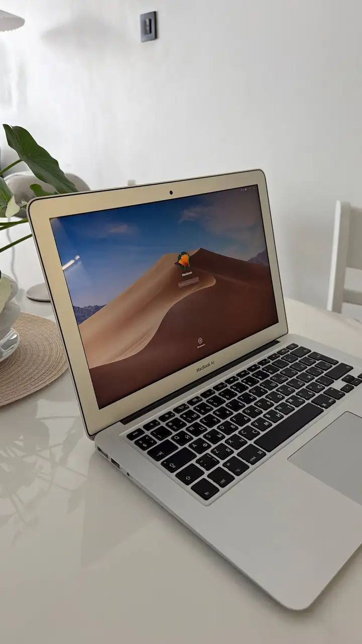 MacBook Air 13 2017 8/128 ГБ