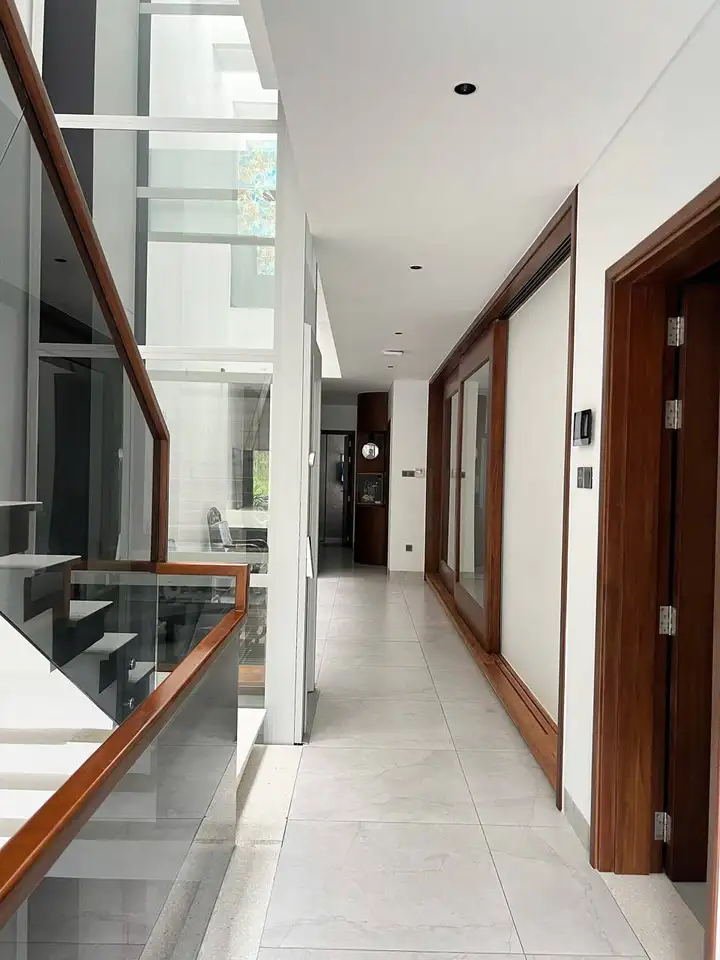 Вилла 3 этажа, 5 спален, 250м2 в Euro Village
