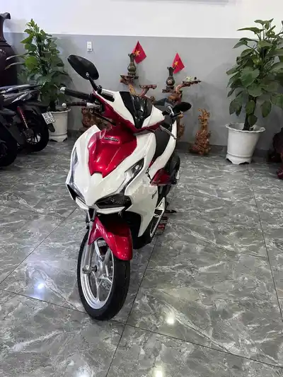 Хонда AB 125 2020 Красно-белая Вьетнам