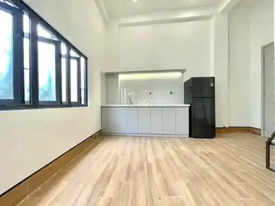 Комната с лофтом, мансардным окном и мебелью возле VHU и HUIT, Го Дау, Тан Фу