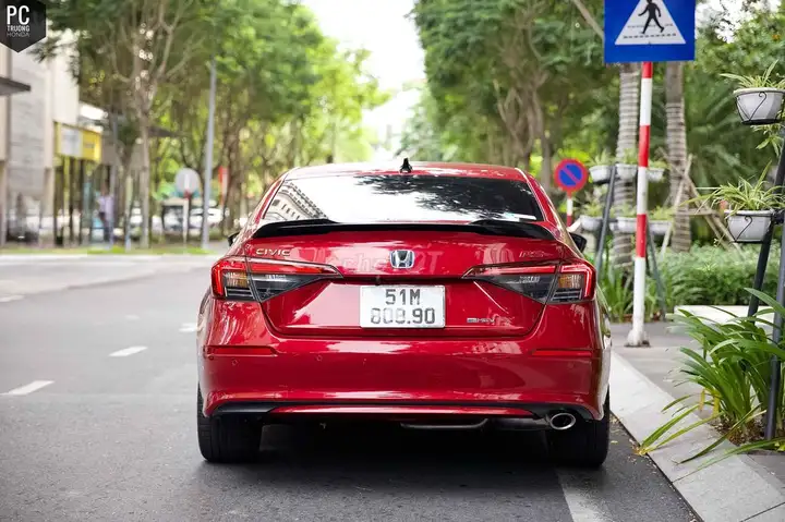 Honda Civic RS 2.0 eHEV 2025, гибрид, пробег 15 тыс. км